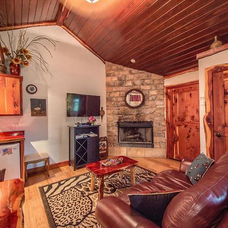 Cedar Bliss Cabin Villa Fredericksburg Bagian luar foto