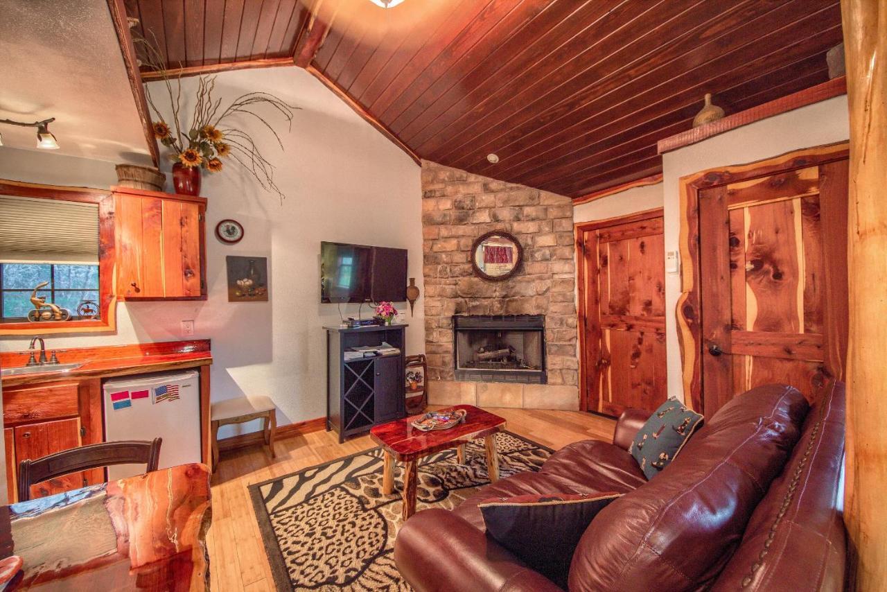 Cedar Bliss Cabin Villa Fredericksburg Bagian luar foto