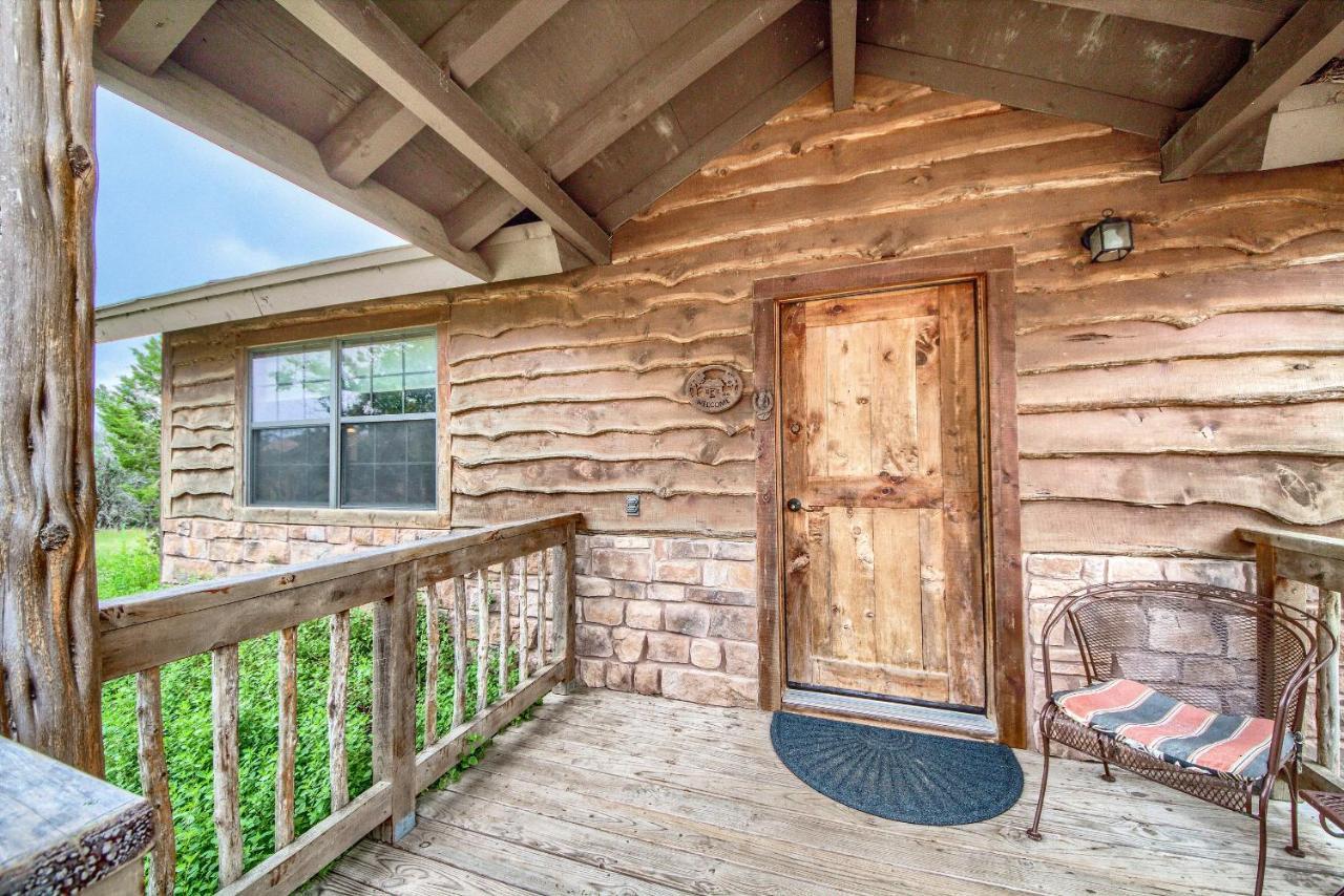 Cedar Bliss Cabin Villa Fredericksburg Bagian luar foto
