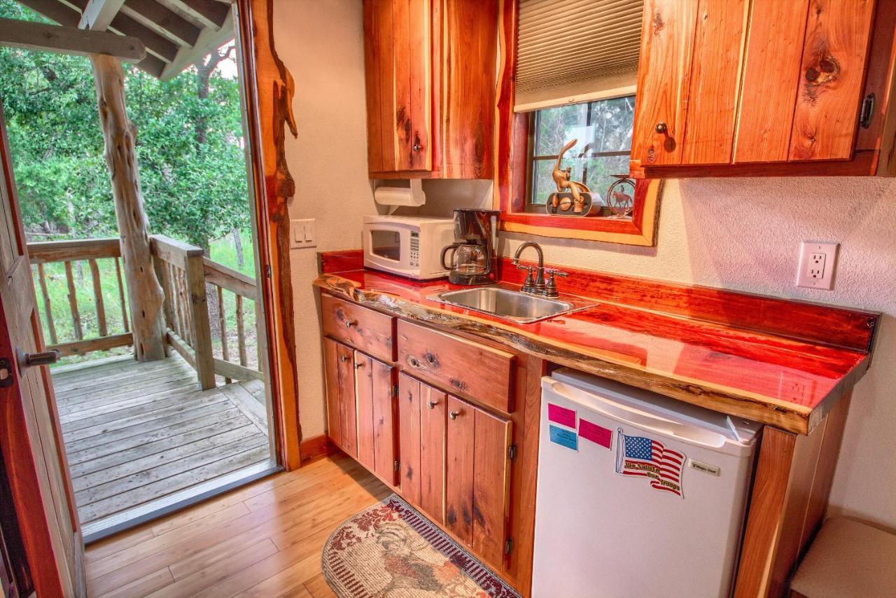 Cedar Bliss Cabin Villa Fredericksburg Bagian luar foto