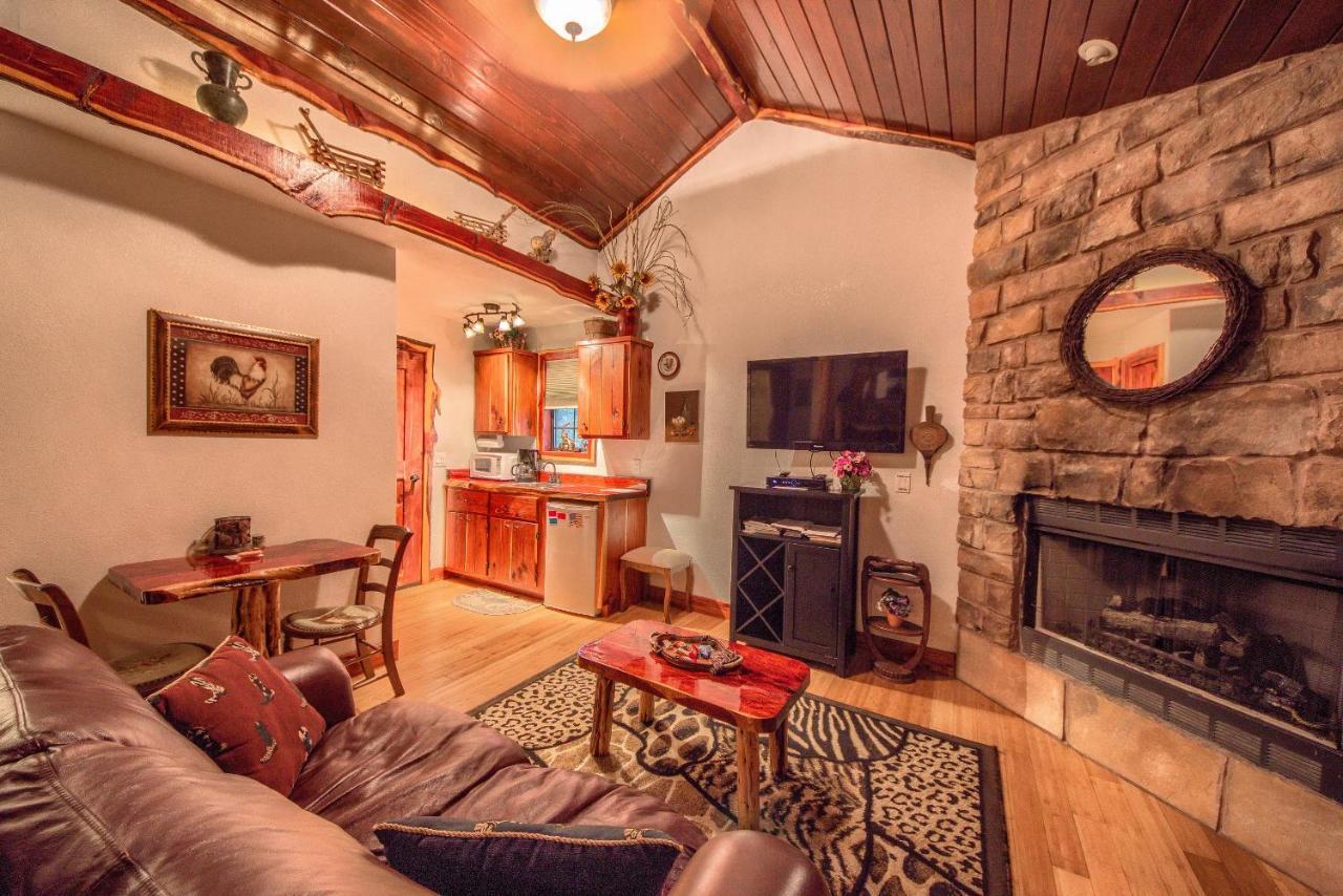 Cedar Bliss Cabin Villa Fredericksburg Bagian luar foto