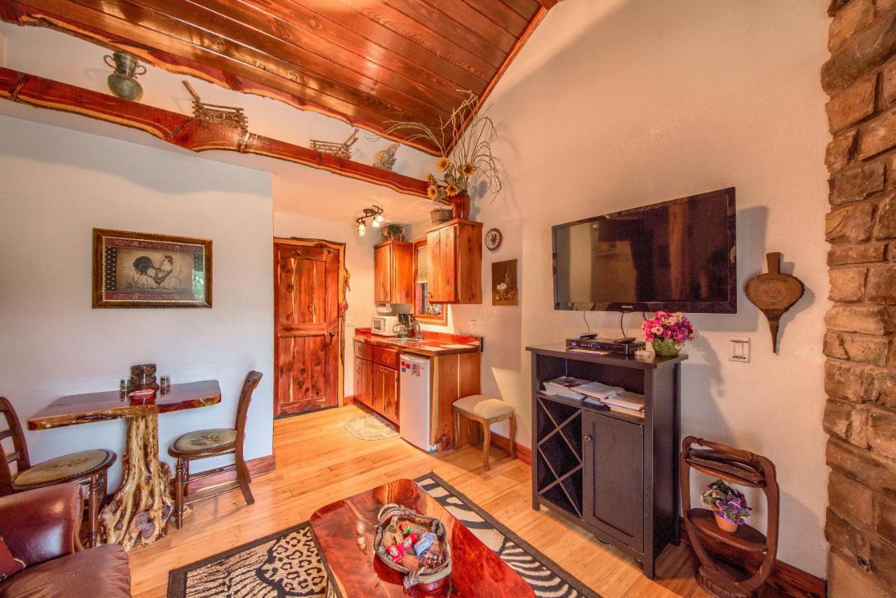 Cedar Bliss Cabin Villa Fredericksburg Bagian luar foto